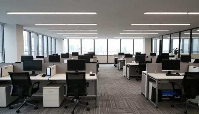 网站搭建成本差异如何影响行业动态追踪效果